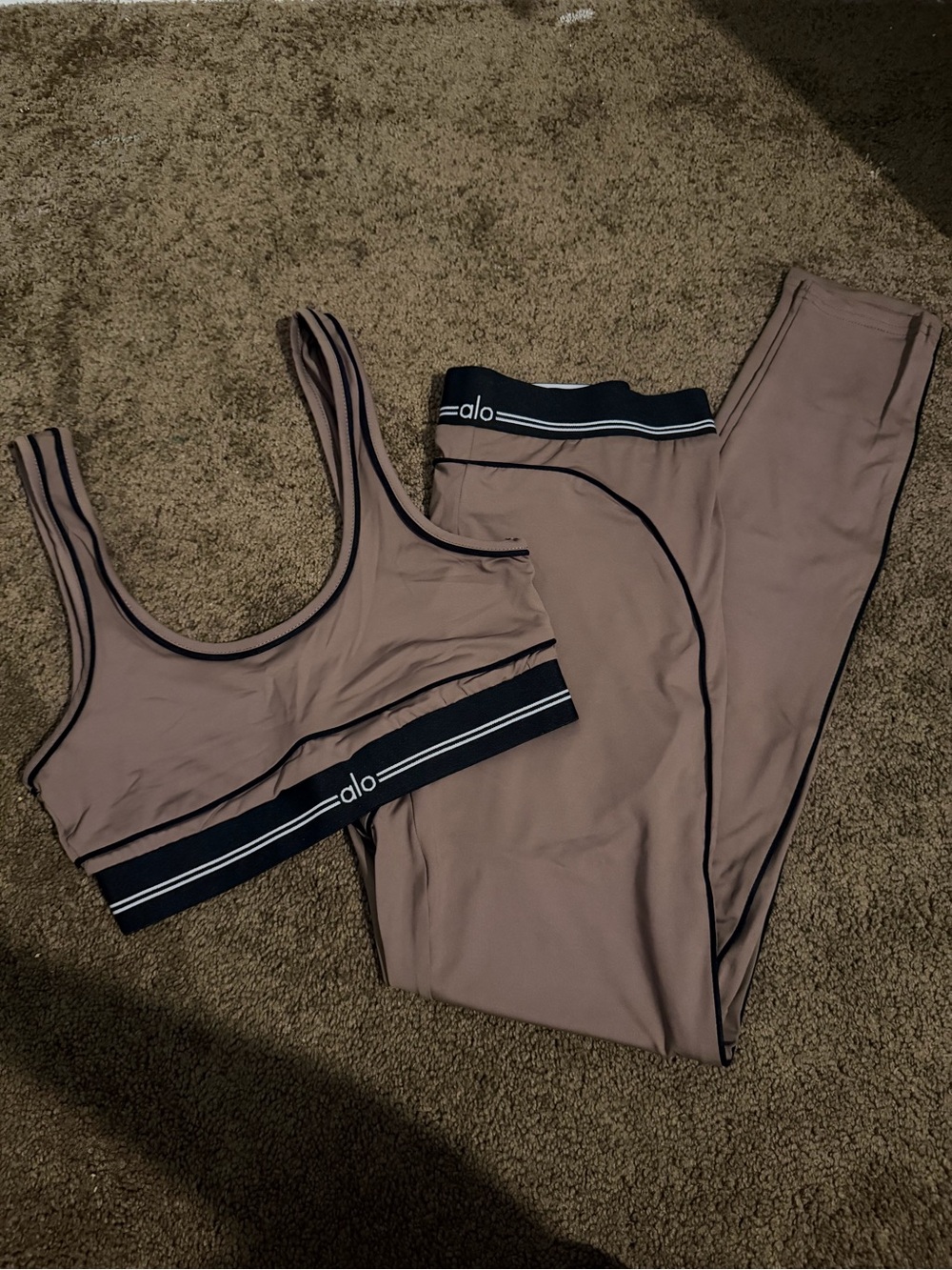 ALO Yoga Mauve Sports Bra with Contrast Black Trim